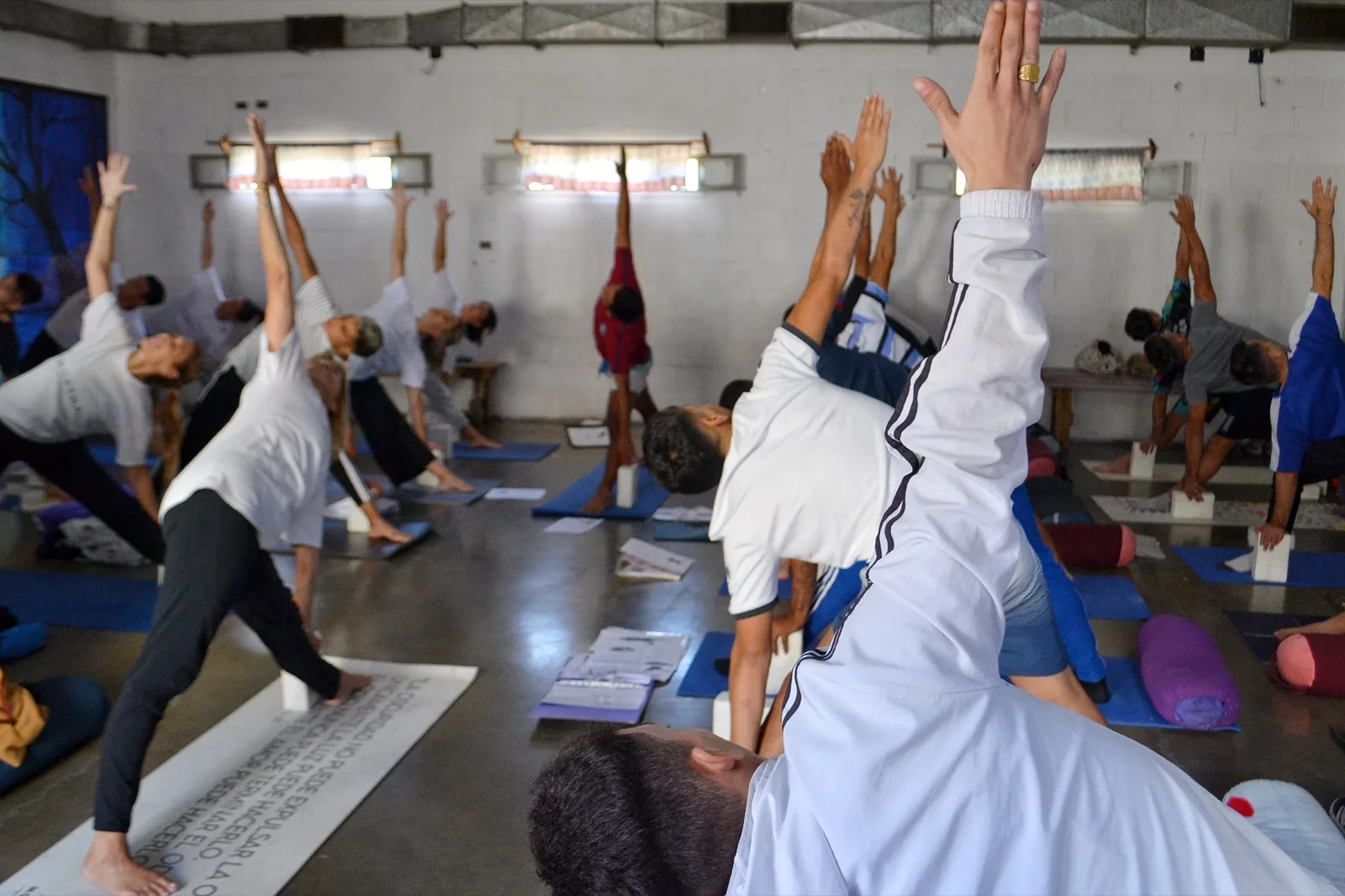 Práctica de asanas durante el profesorado