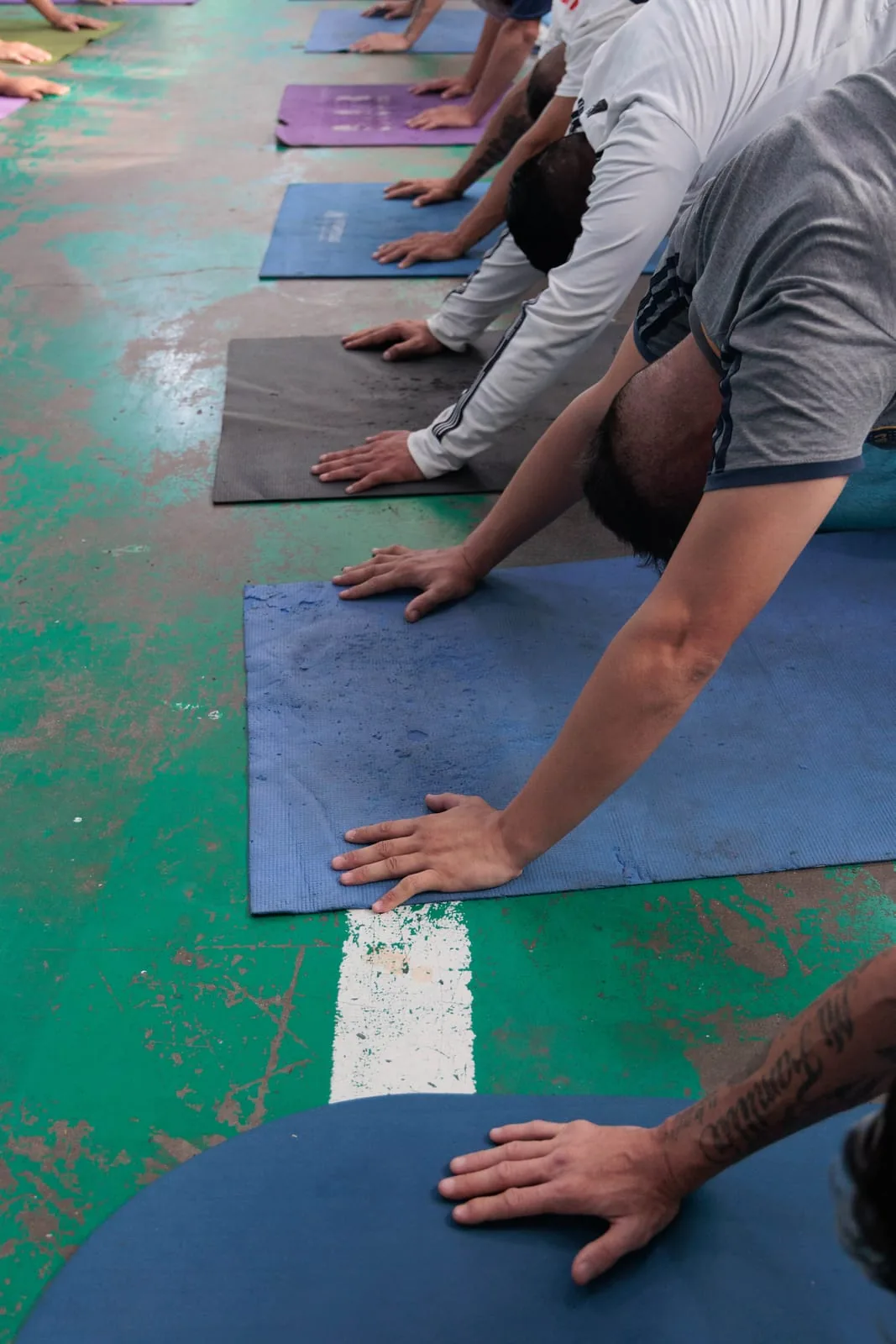 Foto — clase de yoga en pabellón